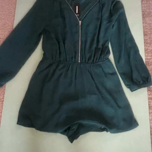New. Express Romper. Sz Small. - Picture 2 of 3